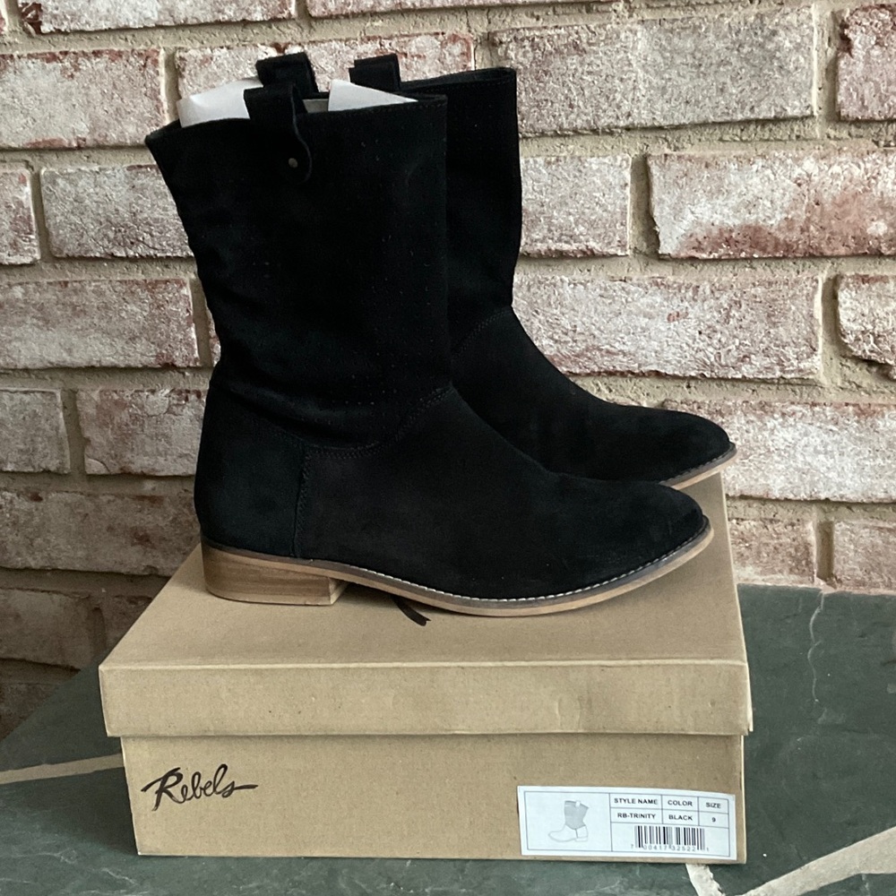 Rebels Trinity black faux suede boots size 9.
